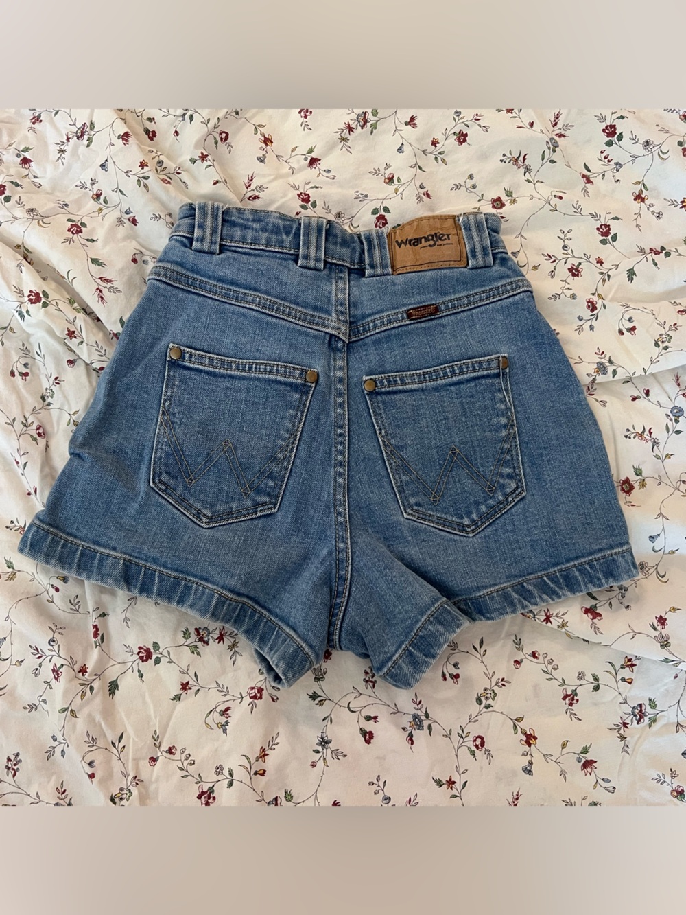 Wrangler x Urban Outfitters Hi Bells Shorts - Picture 2 of 5